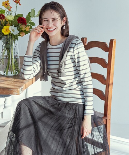 23区(ニジュウサンク)の「【SLOW/一部店舗限定】ミドルフライスジャージー 長袖カットソー(Tシャツ/カットソー・レディース・ライトグレー系1/ブラック系1/グリーン系/ホワイト系・40/38)」の8枚目の写真