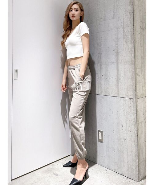 GYDA（ジェイダ）の「【WEB限定】サイドGYDAスウェット ジョガーパンツ（スウェットパンツ・レディース・オフホワイト/ブラック・FREE）」の12枚目の写真