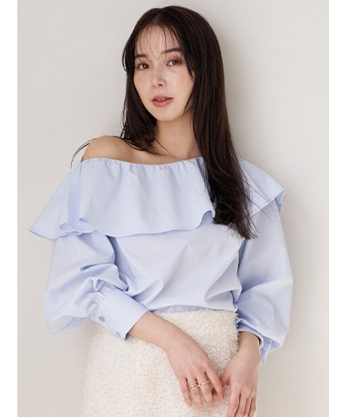 Stylevoice for xxx（スタイルヴォイスフォー）の「ワンショルダーラッフルカラーブラウス（シャツ/ブラウス・レディース・ブラック/ホワイト/ライトブルー・FREE）」の3枚目の写真