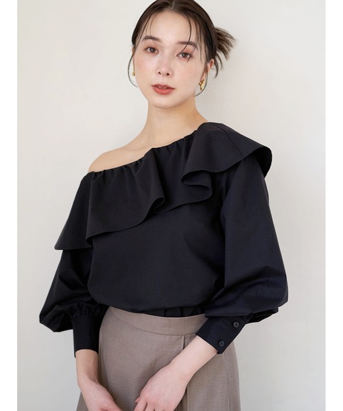 Stylevoice for xxx（スタイルヴォイスフォー）の「ワンショルダーラッフルカラーブラウス（シャツ/ブラウス・レディース・ブラック/ホワイト/ライトブルー・FREE）」の11枚目の写真