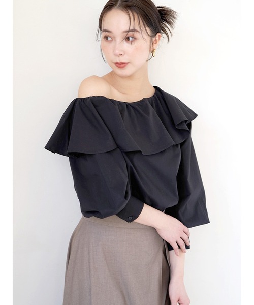 Stylevoice for xxx（スタイルヴォイスフォー）の「ワンショルダーラッフルカラーブラウス（シャツ/ブラウス・レディース・ブラック/ホワイト/ライトブルー・FREE）」の12枚目の写真