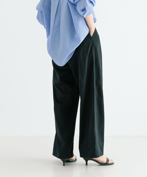 URBAN RESEARCH（アーバンリサーチ）の「ソフトツイルタックワイドパンツ（その他パンツ・レディース・グリーン系その他/ブラック・36/40/38）」の8枚目の写真