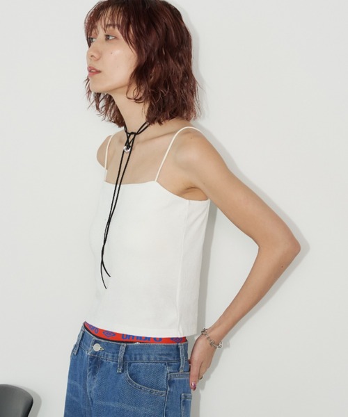 Auntie Rosa Holiday（アンティローザホリデー）の「カップ付きバックオープンデザインキャミ（キャミソール・レディース・ベージュ/オフホワイト/ブラック・FREE）」の5枚目の写真