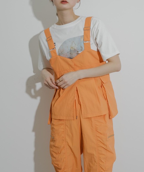 Uiscel(ユイセル)の「Uiscel ビックポケットベスト(ベスト・レディース・オレンジ/ブラック/ライトベージュ・ONE)」の3枚目の写真