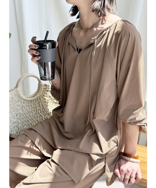 reca（レカ）の「UVカット ラッシュガード チュニックプルオーバー（ラッシュガード・レディース・モカ/ブラック・L/M/S）」の2枚目の写真