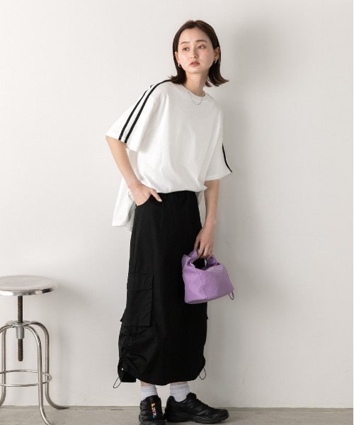 ad thie(アドティエ)の「サイドライン スムースTシャツ(Tシャツ/カットソー・レディース・ブラック/杢グレー/オフホワイト/ラベンダー/ブラウン・FREE)」の6枚目の写真