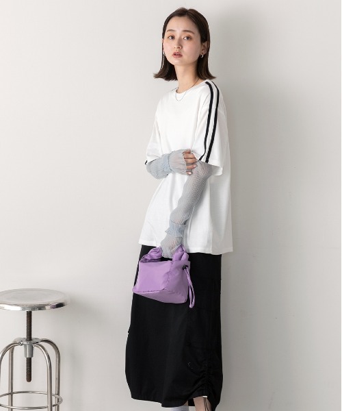 ad thie(アドティエ)の「サイドライン スムースTシャツ(Tシャツ/カットソー・レディース・ブラック/杢グレー/オフホワイト/ラベンダー/ブラウン・FREE)」の9枚目の写真
