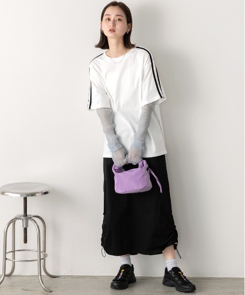 ad thie(アドティエ)の「サイドライン スムースTシャツ(Tシャツ/カットソー・レディース・ブラック/杢グレー/オフホワイト/ラベンダー/ブラウン・FREE)」の10枚目の写真