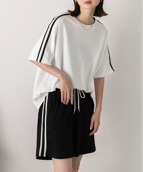 ad thie(アドティエ)の「サイドライン スムースTシャツ(Tシャツ/カットソー・レディース・ブラック/杢グレー/オフホワイト/ラベンダー/ブラウン・FREE)」の11枚目の写真
