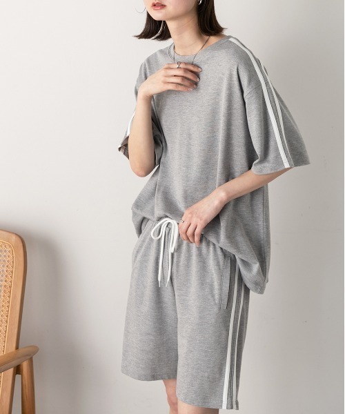 ad thie(アドティエ)の「サイドライン スムースTシャツ(Tシャツ/カットソー・レディース・ブラック/杢グレー/オフホワイト/ラベンダー/ブラウン・FREE)」の20枚目の写真