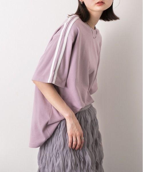ad thie(アドティエ)の「サイドライン スムースTシャツ(Tシャツ/カットソー・レディース・ブラック/杢グレー/オフホワイト/ラベンダー/ブラウン・FREE)」の14枚目の写真