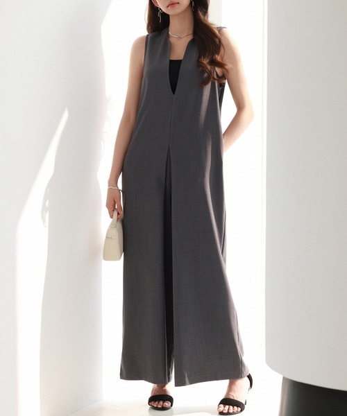 SAISON DE PAPILLON（セゾンドパピヨン）の「IラインシルエットVネックサロペット（サロペット/オーバーオール・レディース・ブラック/アイボリー/チャコール・M）」の3枚目の写真