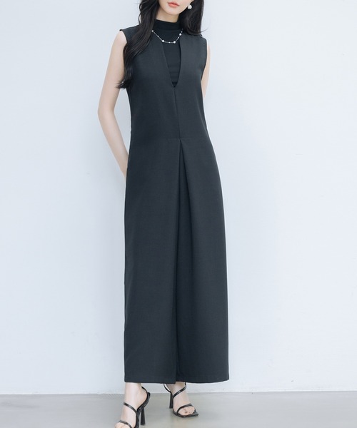 SAISON DE PAPILLON（セゾンドパピヨン）の「IラインシルエットVネックサロペット（サロペット/オーバーオール・レディース・ブラック/アイボリー/チャコール・M）」の5枚目の写真