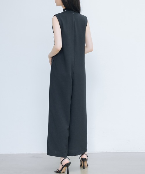 SAISON DE PAPILLON（セゾンドパピヨン）の「IラインシルエットVネックサロペット（サロペット/オーバーオール・レディース・ブラック/アイボリー/チャコール・M）」の7枚目の写真