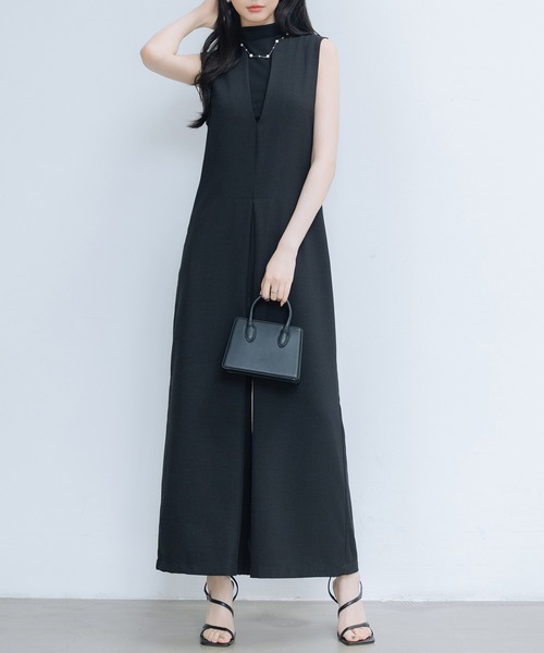 SAISON DE PAPILLON（セゾンドパピヨン）の「IラインシルエットVネックサロペット（サロペット/オーバーオール・レディース・ブラック/アイボリー/チャコール・M）」の8枚目の写真