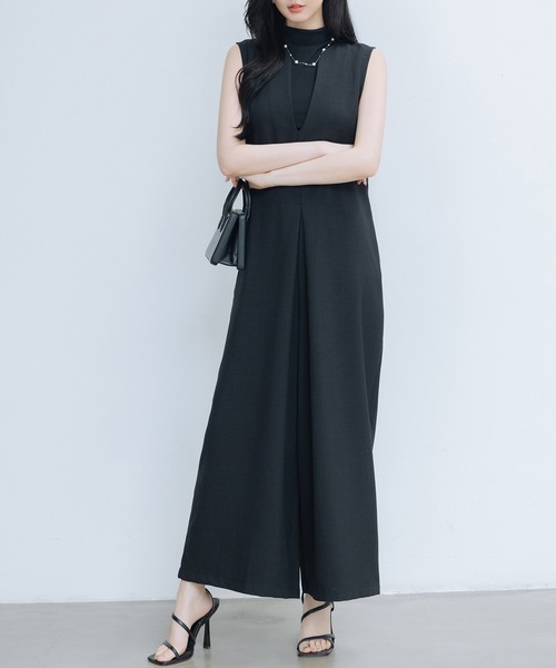 SAISON DE PAPILLON（セゾンドパピヨン）の「IラインシルエットVネックサロペット（サロペット/オーバーオール・レディース・ブラック/アイボリー/チャコール・M）」の9枚目の写真