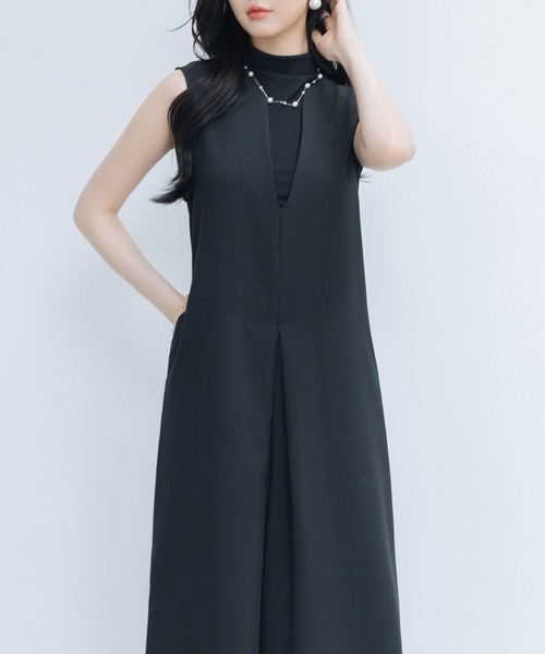 SAISON DE PAPILLON（セゾンドパピヨン）の「IラインシルエットVネックサロペット（サロペット/オーバーオール・レディース・ブラック/アイボリー/チャコール・M）」の11枚目の写真