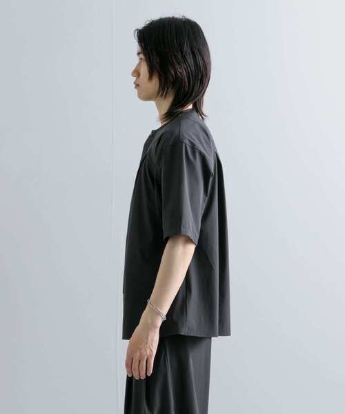 Uiscel（ユイセル）の「Uiscel　4WAYストレッチタックノーカラーシャツ5分袖（シャツ/ブラウス・メンズ・チャコールグレー/ベージュ・LARGE/MEDIUM）」の16枚目の写真