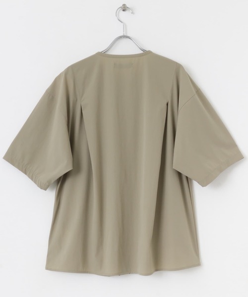 Uiscel（ユイセル）の「Uiscel　4WAYストレッチタックノーカラーシャツ5分袖（シャツ/ブラウス・メンズ・チャコールグレー/ベージュ・LARGE/MEDIUM）」の20枚目の写真