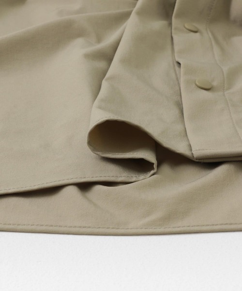Uiscel（ユイセル）の「Uiscel　4WAYストレッチタックノーカラーシャツ5分袖（シャツ/ブラウス・メンズ・チャコールグレー/ベージュ・LARGE/MEDIUM）」の21枚目の写真