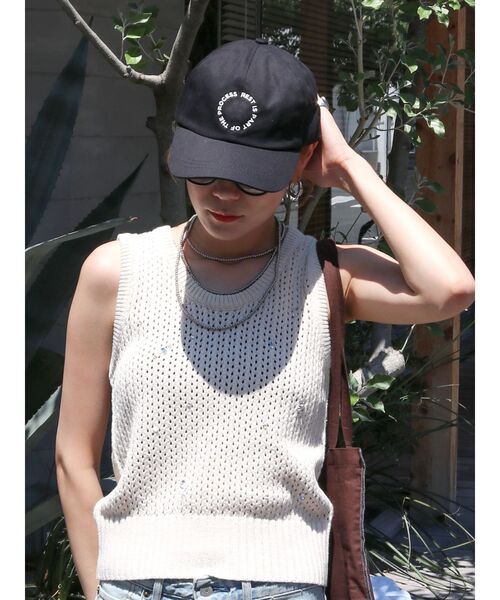 Ungrid（アングリッド）の「エンブロイダリーデザインキャップ（キャップ・レディース・ブラック/ブルー/アイボリー/ボルドー・FREE）」の10枚目の写真