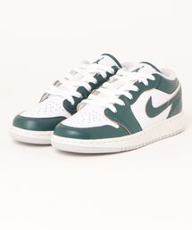 JORDAN BRAND（ジョーダンブランド）の「JORDAN BRAND ジョーダンブランド 225-25AIR JORDAN 1 LOW SE GS エア ジョーダン 1 LOW SE GS KFQ8041 #300OXDGRN/OXD（スニーカー）」