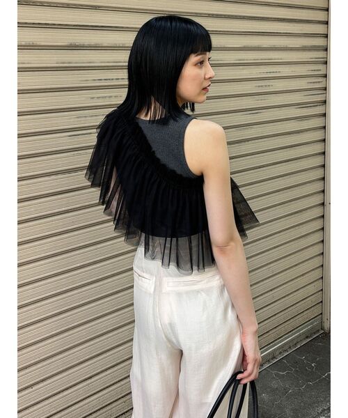 MURUA（ムルーア）の「チュールフリルレイヤードタンクトップ（Tシャツ/カットソー・レディース・ブラック/グレー・FREE）」の7枚目の写真
