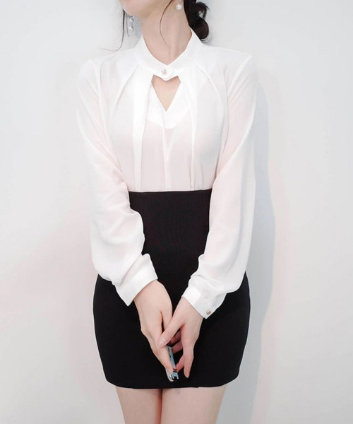 SEU（エスイーユー）の「オフィスでもプライベートでも◎ スタンドネックカットアウトピンタックブラウス オフィスカジュアル きれいめカジュアル（シャツ/ブラウス・レディース・ブルーグレー/ブラック/ベージュ/ホワイト・フリー）」の6枚目の写真