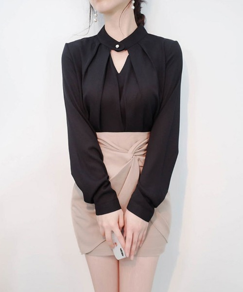 SEU（エスイーユー）の「オフィスでもプライベートでも◎ スタンドネックカットアウトピンタックブラウス オフィスカジュアル きれいめカジュアル（シャツ/ブラウス・レディース・ブルーグレー/ブラック/ベージュ/ホワイト・フリー）」の14枚目の写真