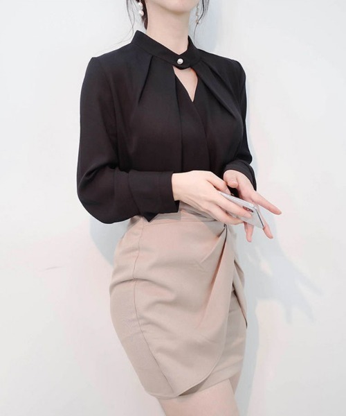 SEU（エスイーユー）の「オフィスでもプライベートでも◎ スタンドネックカットアウトピンタックブラウス オフィスカジュアル きれいめカジュアル（シャツ/ブラウス・レディース・ブルーグレー/ブラック/ベージュ/ホワイト・フリー）」の15枚目の写真