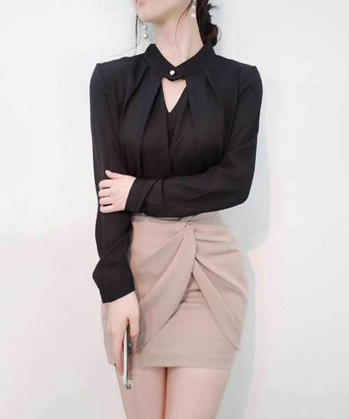 SEU（エスイーユー）の「オフィスでもプライベートでも◎ スタンドネックカットアウトピンタックブラウス オフィスカジュアル きれいめカジュアル（シャツ/ブラウス・レディース・ブルーグレー/ブラック/ベージュ/ホワイト・フリー）」の16枚目の写真