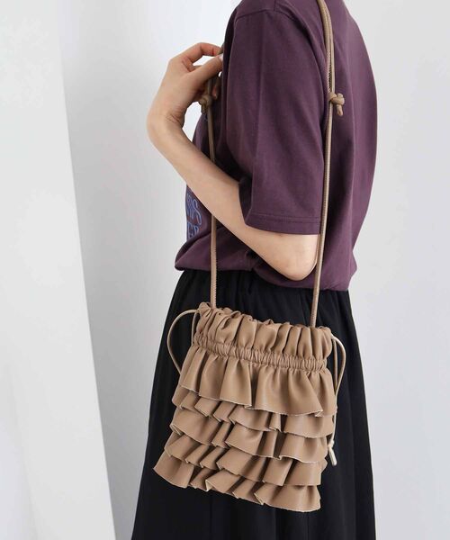 le.coeur blanc（ルクールブラン）の「PUフリルギャザーミニショルダー（ショルダーバッグ・レディース・ブラック/ベージュ・FREE）」の10枚目の写真