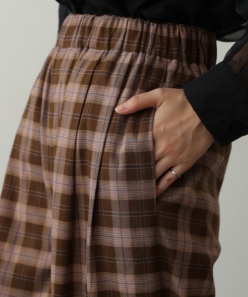 Bou Jeloud(ブージュルード)の「ストレッチゆるテーパードパンツ(その他パンツ・レディース・ブラック/ブラウン・38)」の22枚目の写真