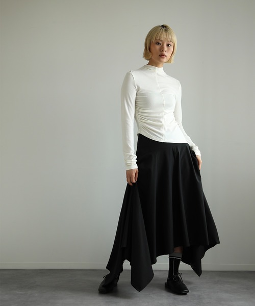 aimoha(アイモハ)の「【moyo】アシンメトリー シャーリング ハイネックトップス(Tシャツ/カットソー・レディース・ホワイト/ブラック/グレー・SMALL/MEDIUM)」の9枚目の写真