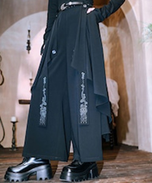 A‘gem 9(エージェムナイン)の「A'GEM/9 × .kom 『古怪舎/グガイシャ』 デザインガウチョパンツ(スラックス・レディース・ブラック・L)」の2枚目の写真