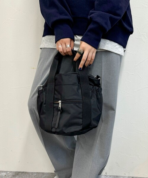 fredy emue（フレディエミュ）の「ドローコードナイロントートバック（ショルダーバッグ・レディース・ベージュ/オリーブ/ブラック・FREE）」の2枚目の写真