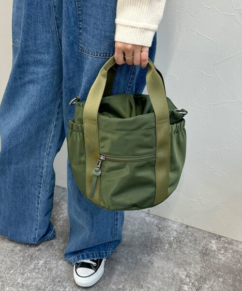 fredy emue（フレディエミュ）の「ドローコードナイロントートバック（ショルダーバッグ・レディース・ベージュ/オリーブ/ブラック・FREE）」の6枚目の写真