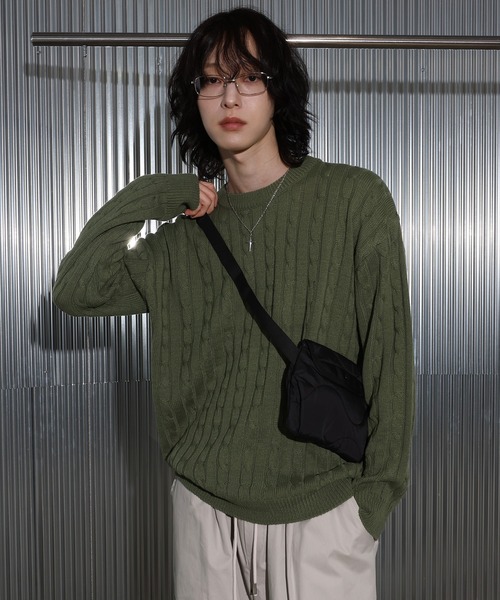 FOLLOWIN（フォロウィン）の「[UNISEX][4color]ケーブルハンドウォーマーラウンドニット（ニット/セーター・レディース・ネイビー/ホワイト/ブラック/カーキ・FREE）」の3枚目の写真