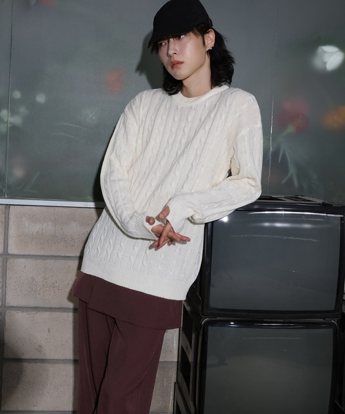 FOLLOWIN（フォロウィン）の「[UNISEX][4color]ケーブルハンドウォーマーラウンドニット（ニット/セーター・レディース・ネイビー/ホワイト/ブラック/カーキ・FREE）」の9枚目の写真