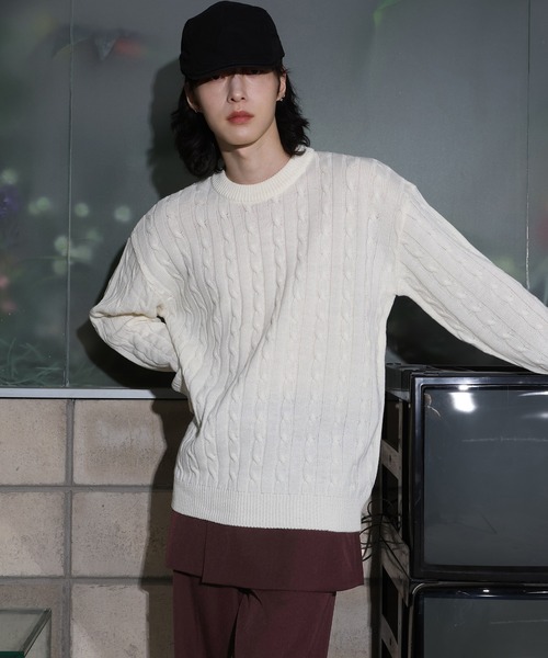 FOLLOWIN（フォロウィン）の「[UNISEX][4color]ケーブルハンドウォーマーラウンドニット（ニット/セーター・レディース・ネイビー/ホワイト/ブラック/カーキ・FREE）」の10枚目の写真