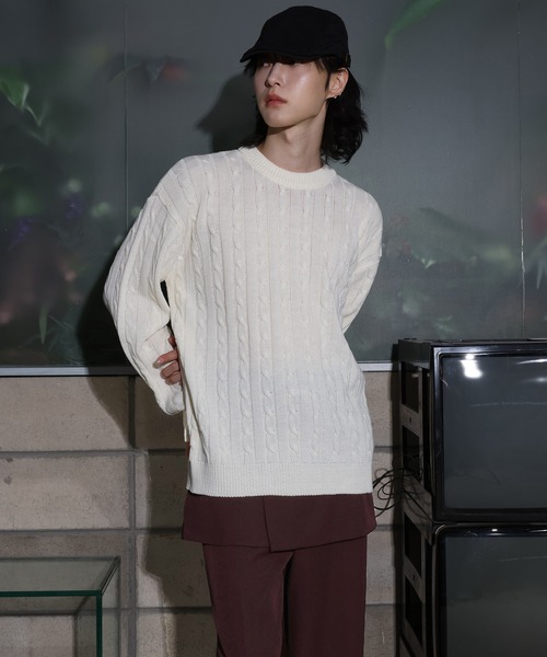 FOLLOWIN（フォロウィン）の「[UNISEX][4color]ケーブルハンドウォーマーラウンドニット（ニット/セーター・レディース・ネイビー/ホワイト/ブラック/カーキ・FREE）」の11枚目の写真