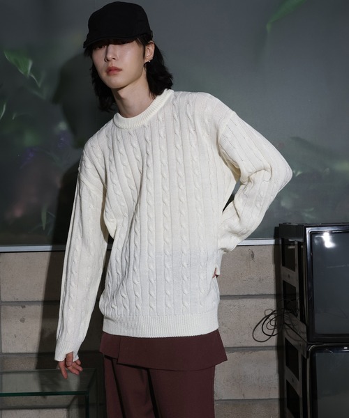 FOLLOWIN（フォロウィン）の「[UNISEX][4color]ケーブルハンドウォーマーラウンドニット（ニット/セーター・レディース・ネイビー/ホワイト/ブラック/カーキ・FREE）」の12枚目の写真