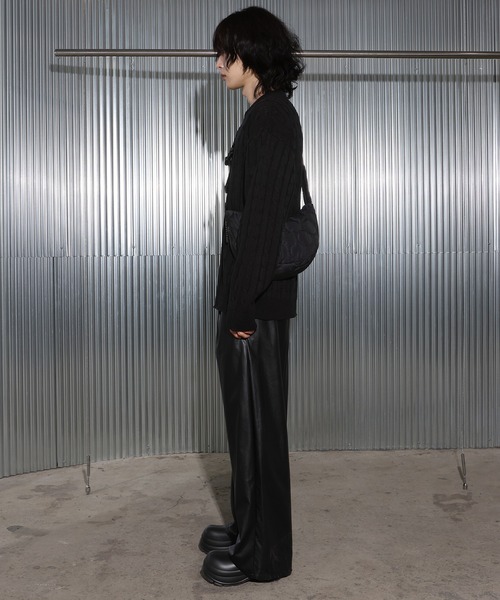 FOLLOWIN（フォロウィン）の「[UNISEX][4color]ケーブルハンドウォーマーラウンドニット（ニット/セーター・レディース・ネイビー/ホワイト/ブラック/カーキ・FREE）」の14枚目の写真