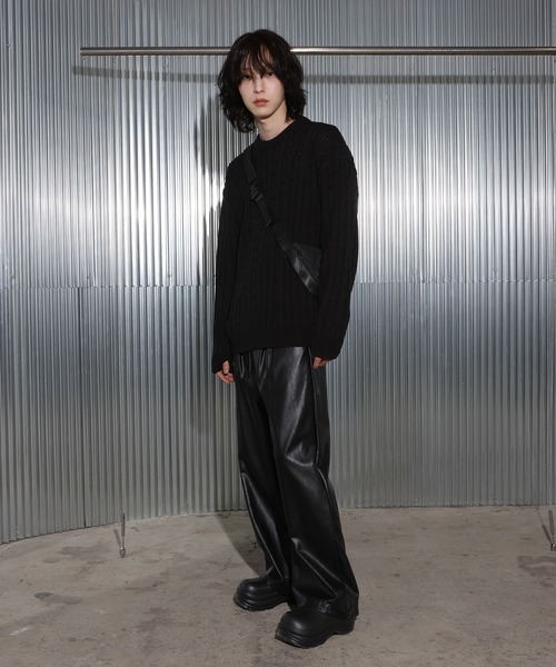 FOLLOWIN（フォロウィン）の「[UNISEX][4color]ケーブルハンドウォーマーラウンドニット（ニット/セーター・レディース・ネイビー/ホワイト/ブラック/カーキ・FREE）」の16枚目の写真