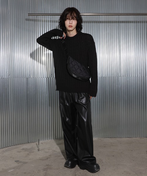 FOLLOWIN（フォロウィン）の「[UNISEX][4color]ケーブルハンドウォーマーラウンドニット（ニット/セーター・レディース・ネイビー/ホワイト/ブラック/カーキ・FREE）」の18枚目の写真