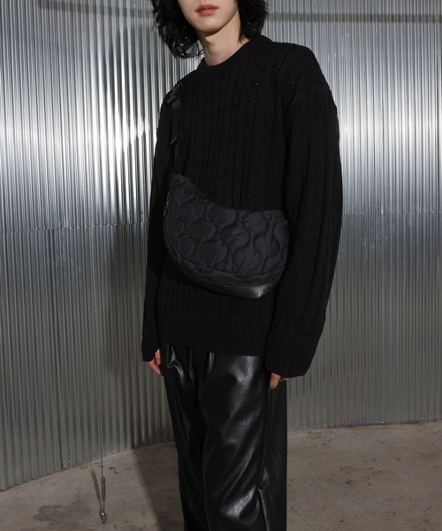FOLLOWIN（フォロウィン）の「[UNISEX][4color]ケーブルハンドウォーマーラウンドニット（ニット/セーター・レディース・ネイビー/ホワイト/ブラック/カーキ・FREE）」の21枚目の写真