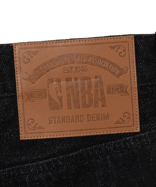 NBA(エヌビーエー)の「∴WEGO/別注NBAデニムパンツ(デニムパンツ・メンズ・ブラック系2/ライトインディゴブルー・MEDIUM/LARGE)」の13枚目の写真