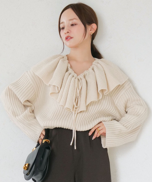 KOBE LETTUCE（コウベレタス）の「[ 田中亜希子さんコラボ ] 選べる2丈 2way付けフリルVネックニットプルオーバー（ニット/セーター・レディース・ブルー系/ベージュ系/ブラック/カーキ・PM/M）」の3枚目の写真