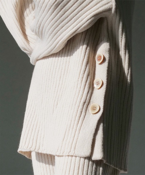 KOBE LETTUCE（コウベレタス）の「[ 田中亜希子さんコラボ ] 選べる2丈 2way付けフリルVネックニットプルオーバー（ニット/セーター・レディース・ブルー系/ベージュ系/ブラック/カーキ・PM/M）」の13枚目の写真