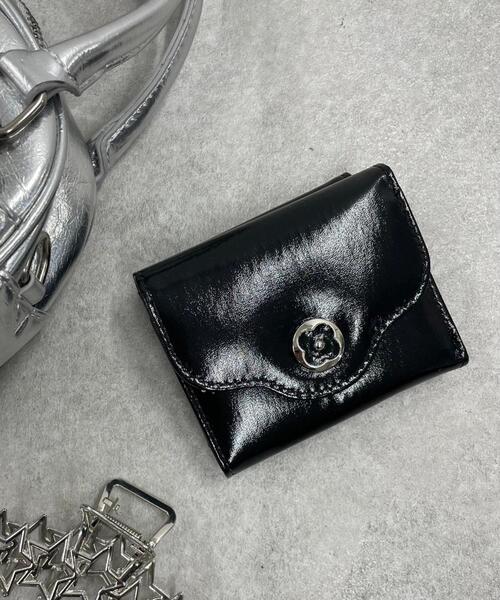 WEGO（ウィゴー）の「WEGO/フラワーレターミニウォレット（財布・レディース・シルバー/ピンク/ブラック/ブラック系その他/ライトピンク/ホワイト・FREE）」の2枚目の写真